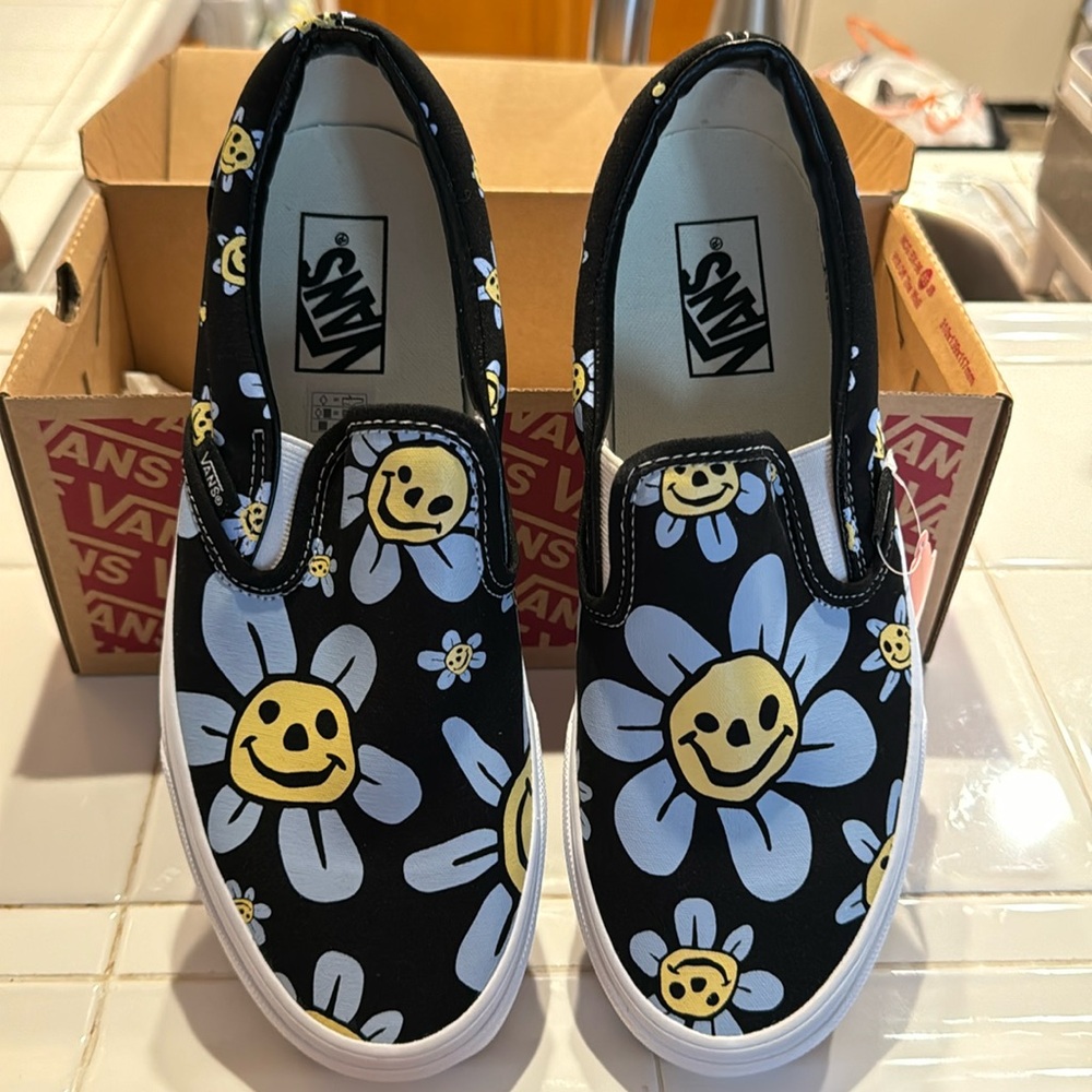 Brand new with tags vans Men’s 8 women’s 9.5